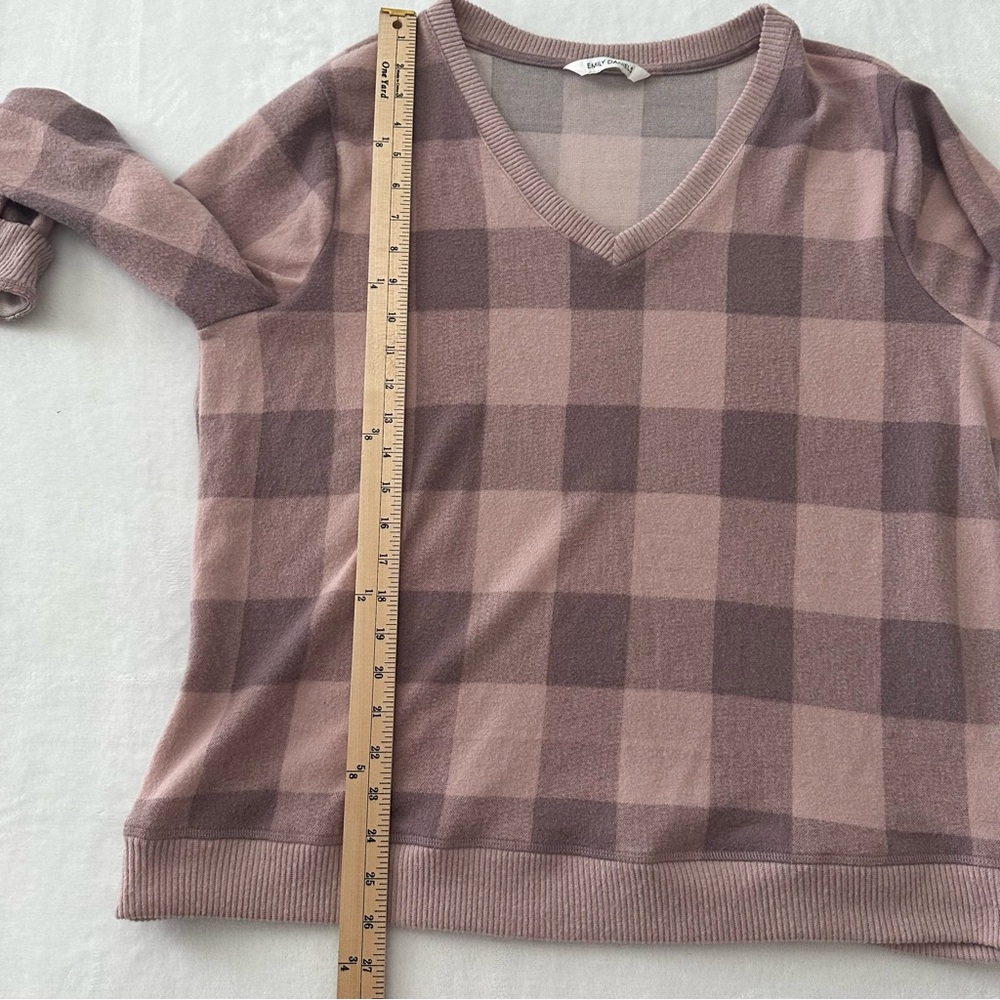 Emily Daniels Buffalo Plaid Sweater Women’s XL Pink Taupe V-Neck Cozy Soft - Picture 7 of 8
